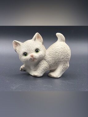 Vintage The Harvey Knox Kingdom Ceramic Sitting Tabby Cat Small Trinket Figure